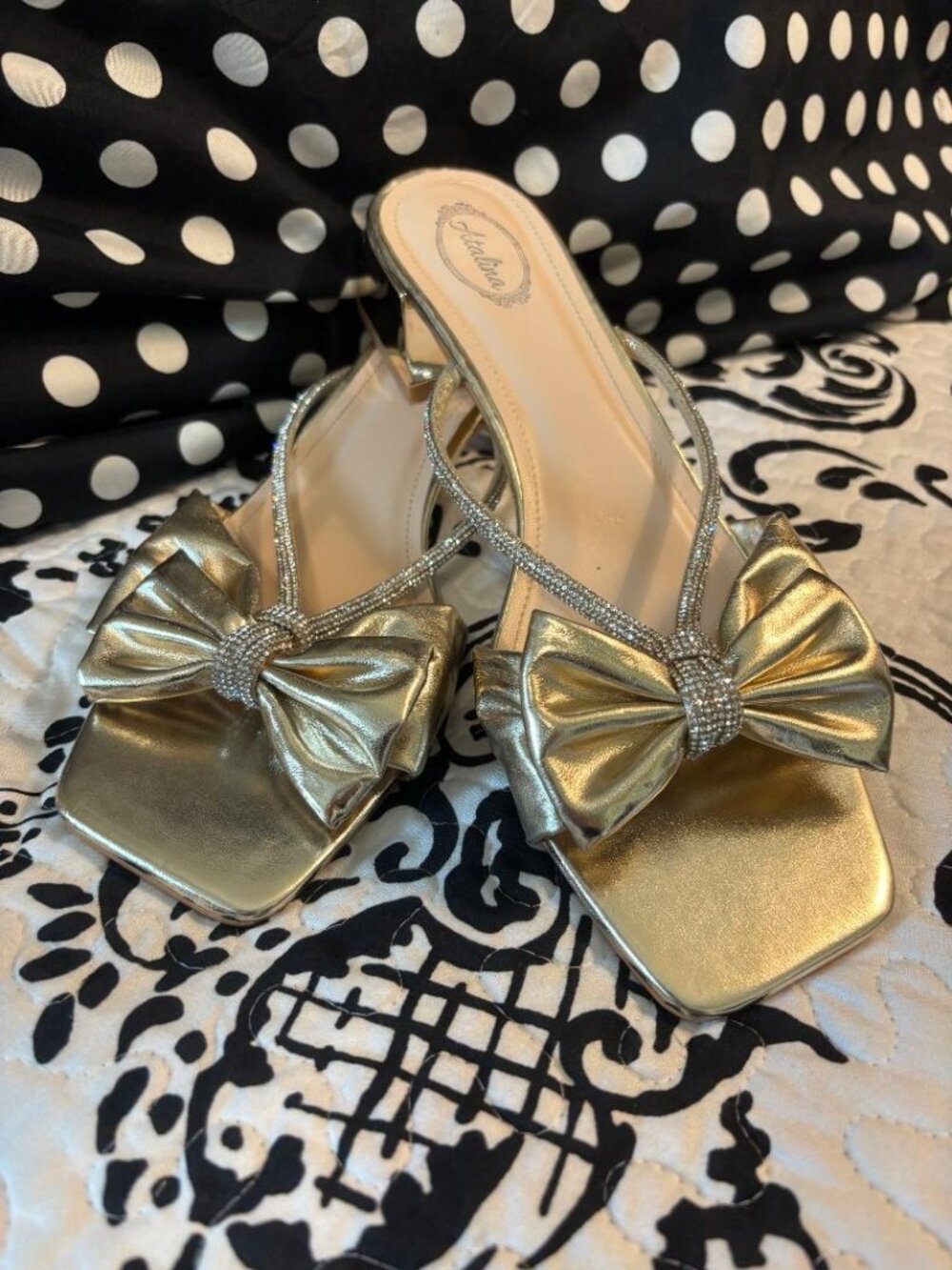 Sandals in Gold